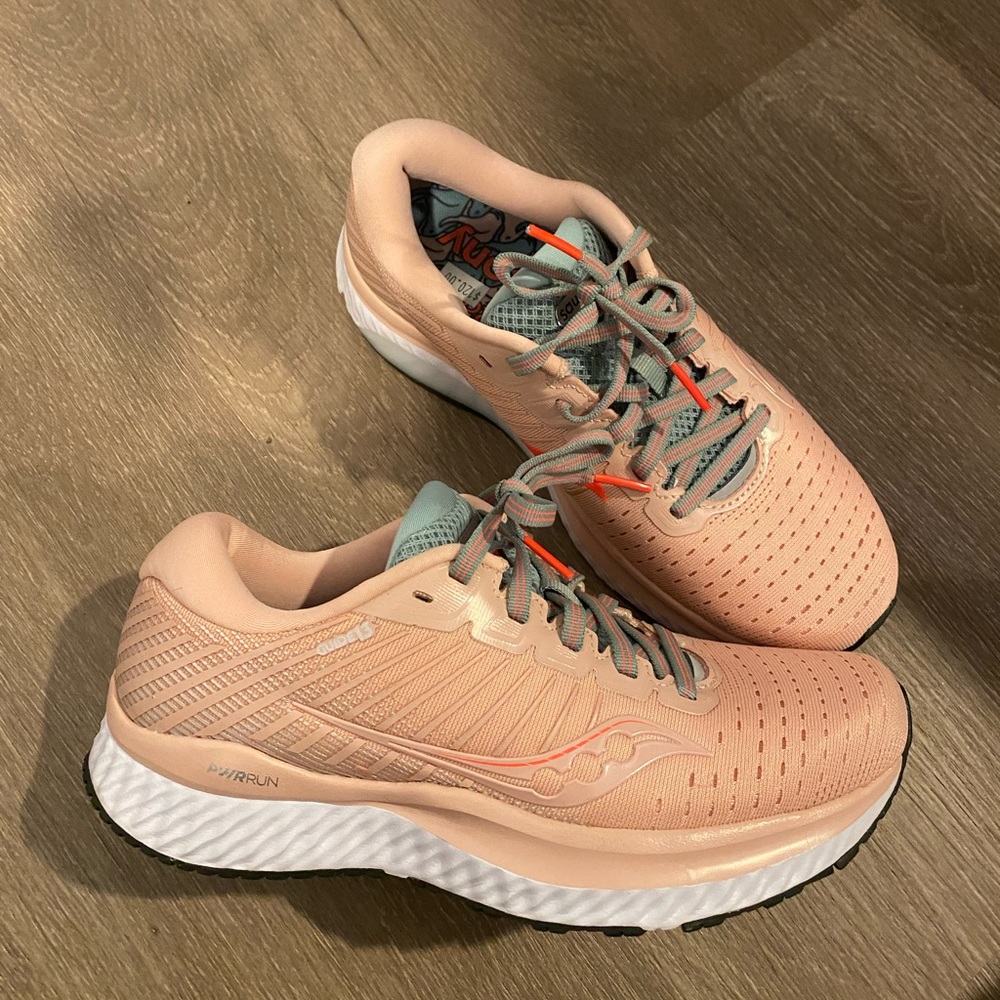 jackrabbit x saucony women’s size 6